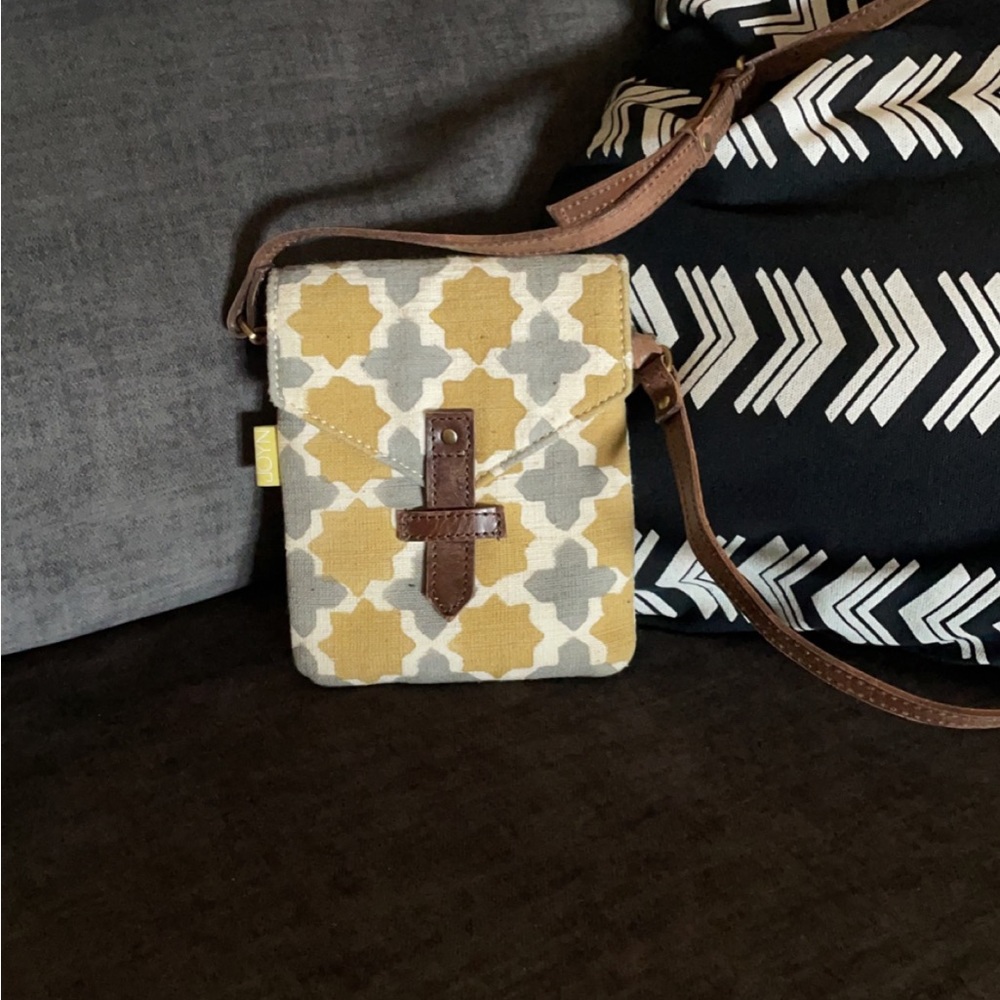 Crossbody purse